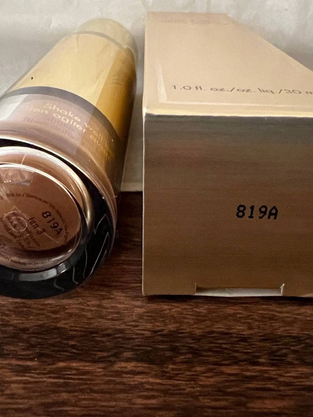 Stila Hide & Chic Fluid Foundation — Gold Packaging